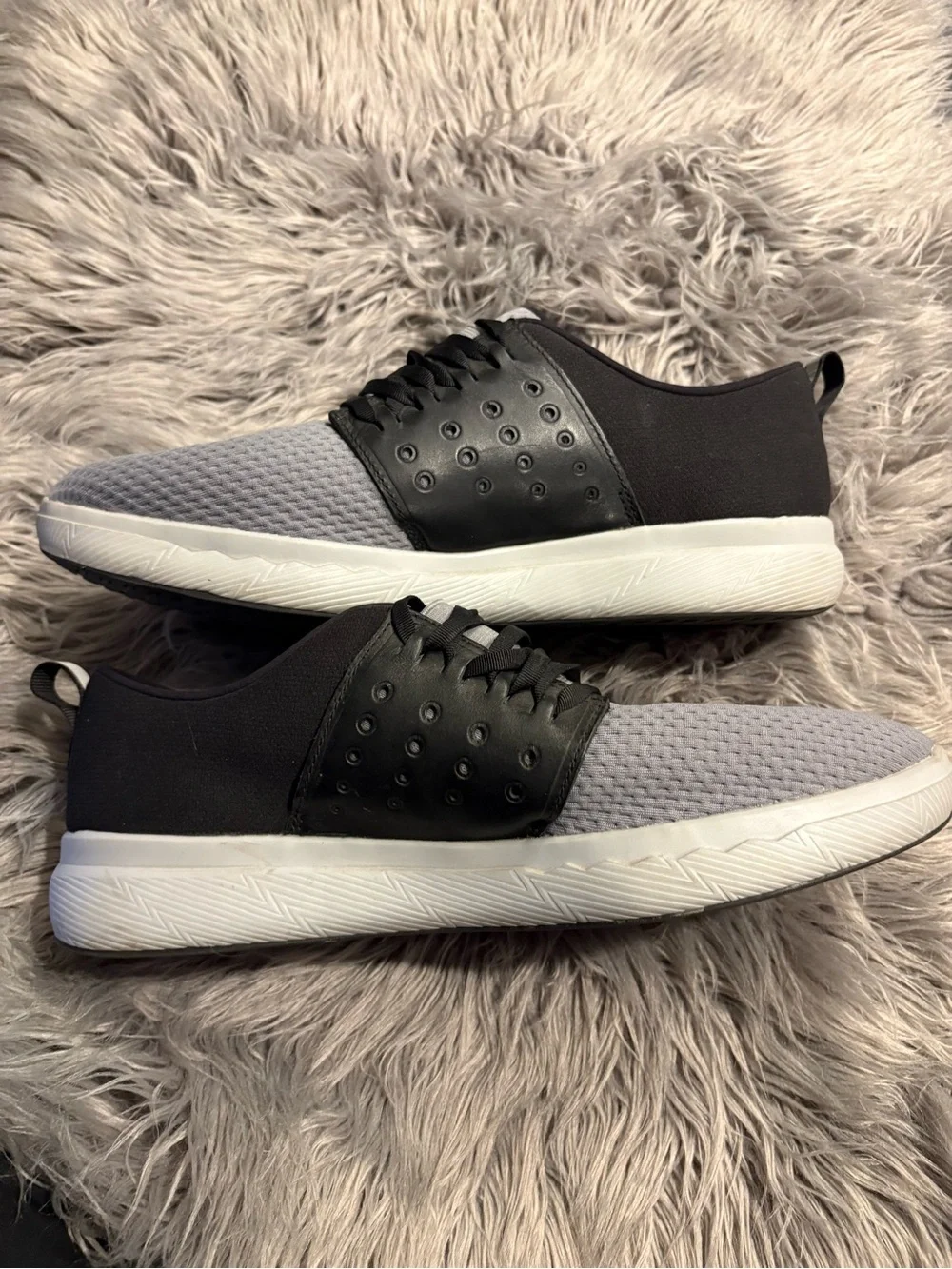 Under Armour Men’s Grey and Black Lightweight Trainer Sz 11